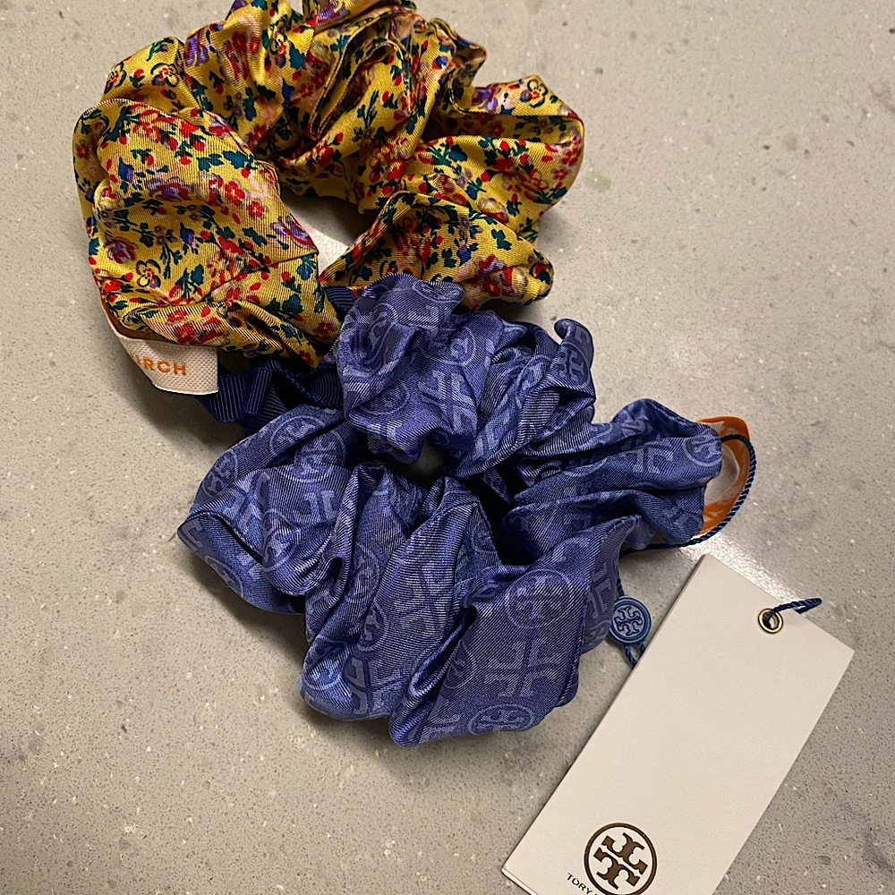 Tory Burch silk scrunchie set